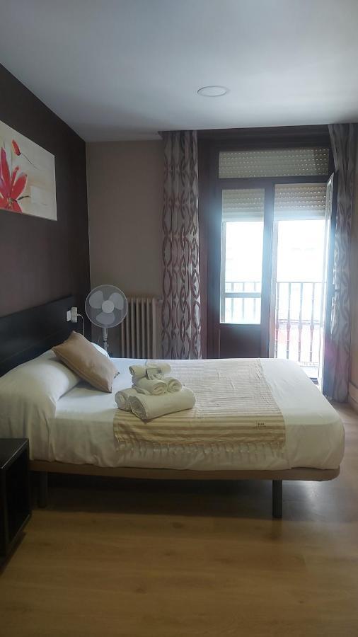 New J&J Hostel コマルカ・デ・オウレンセ エクステリア 写真